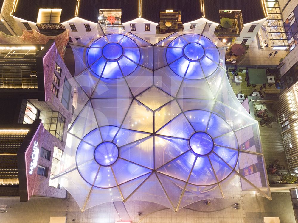 杭州銀泰廣場(chǎng)ETFE膜結(jié)構(gòu)景觀(guān)